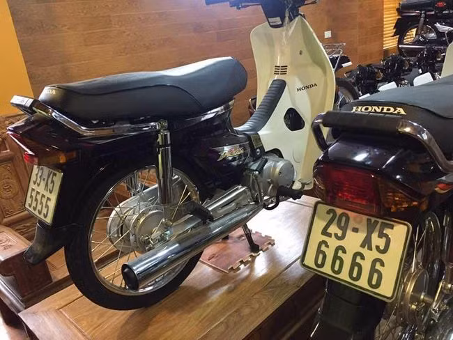 choang vang dan "huyen thoai" honda dream dat gia tien ty o ha noi hinh anh 10