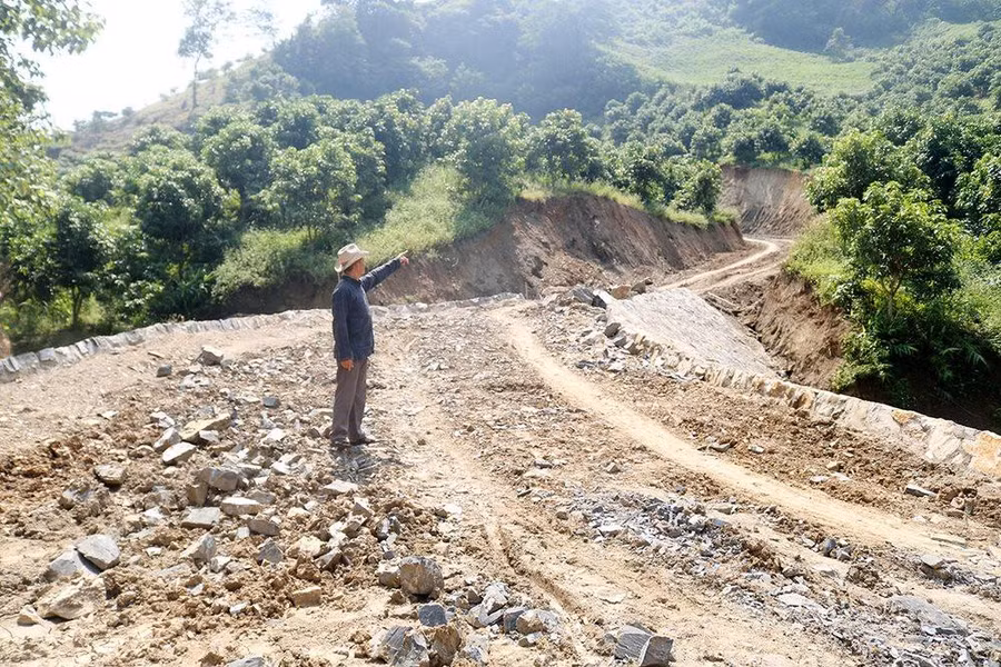 Những con đường do người dân tự nguyện hiến đất.