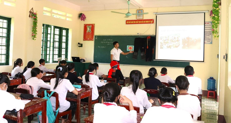 Giá trị văn hóa được đưa vào các tiết học chính khóa.