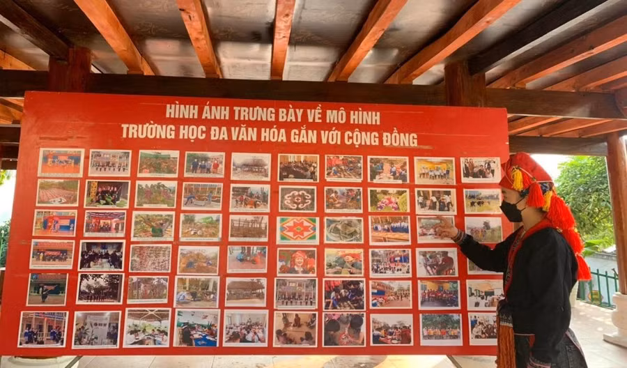 Những hình ảnh về mô hình "Trường học đa văn hóa" được trưng bày.