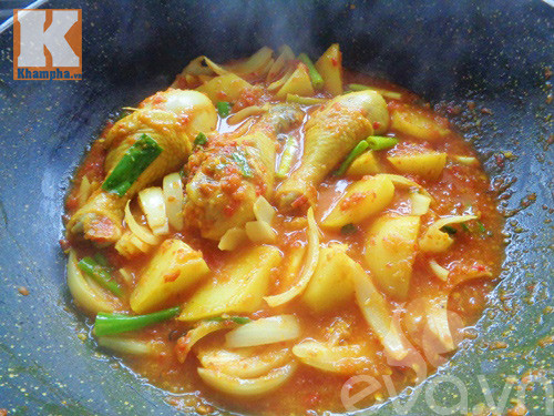 Gà hầm sốt cà chua đơn giản mà ngon mê