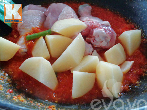 Gà hầm sốt cà chua đơn giản mà ngon mê