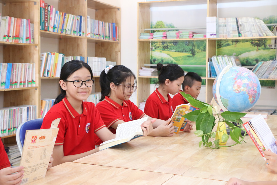 Mức học phí ở bậc phổ thông vẫn được giữ nguyên. Ảnh minh họa: Khôi Nguyên.