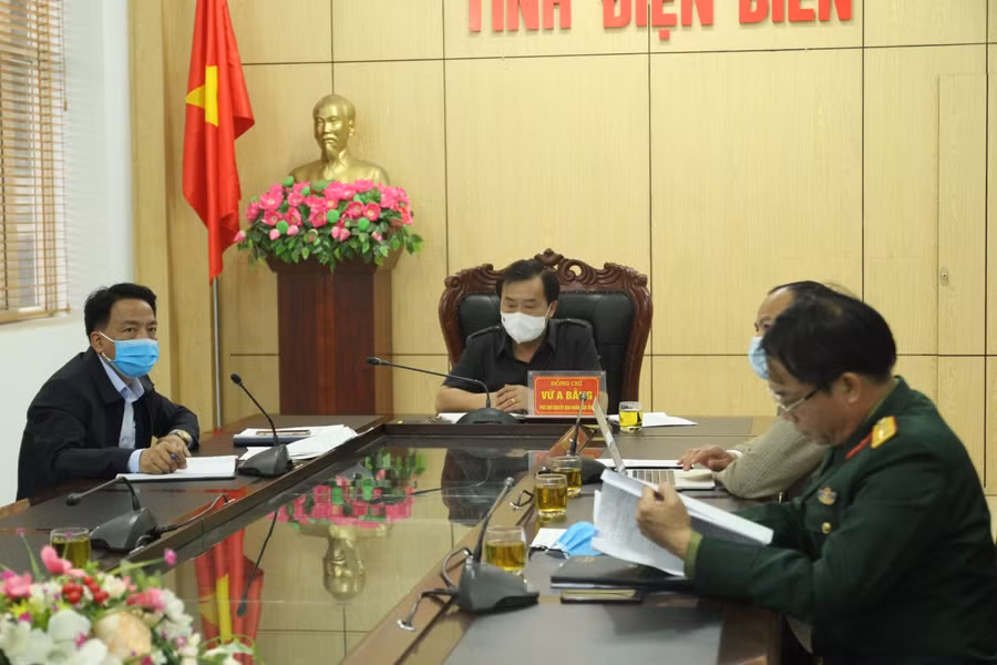 Ông Vừ A Bằng - Phó Chủ tịch UBND tỉnh Điện Biên chủ trì tại điểm cầu Điện Biên.