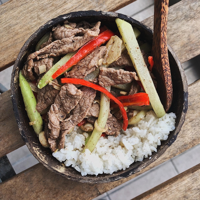 Vì chi phí cho việc ăn uống lành mạnh không rẻ nên Phúc thường có kế hoạch chi tiêu từ đầu tháng. Mỗi khi lĩnh lương, cô trích khoản lớn để dành đi chợ và có danh sách chi tiết những thực phẩm cần mua. Cô gái độc thân tốn 7 triệu đồng tiền chợ mỗi tháng - 10