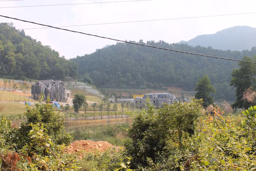 Nhiều vấn đề bất cập xung quanh vụ vi phạm rừng phòng hộ - đặc dụng ở Sóc Sơn được hé mở sau khi báo chí vào cuộc phản ánh