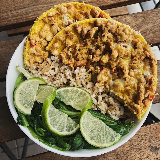 Cô thừa nhận thỉnh thoảng "cháy túi" vào cuối tháng nên những ngày này chủ yếu ăn ức gà. Cô gái độc thân tốn 7 triệu đồng tiền chợ mỗi tháng - 12