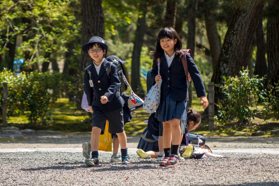 Phong cách nuôi dạy con cái của người Nhật có thể được mô tả là nuôi dưỡng và thực hành nhiều hơn so với phong cách nuôi dạy con cái ở phương Tây. (Ảnh: ITN).