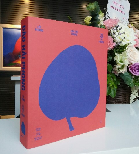 Cuốn sách "Lối Phong" được giới thiệu tại triển lãm. Ảnh: Bình Thanh. Cuốn sách "Lối Phong" được giới thiệu tại triển lãm. Ảnh: Bình Thanh.