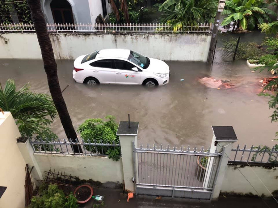 Nhiều khu vực bị ngập cục bộ do ảnh hưởng cơn bão số 8 Nhiều khu vực bị ngập cục bộ do ảnh hưởng cơn bão số 8