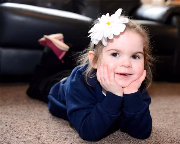 Ngả mũ trước bé gái 4 tuổi không có ngón chân mơ làm vũ công ballet