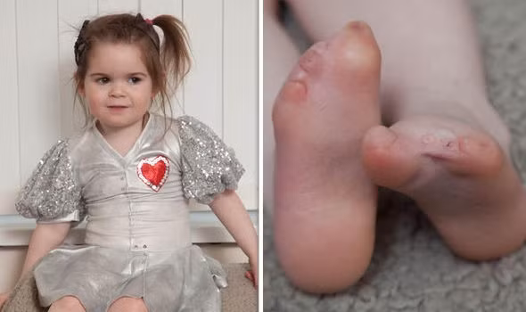 Ấy thế nhưng em đã vô cùng dũng cảm khi đi học múa với đôi chân trần.