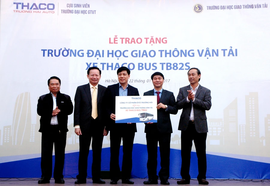 Trường Đại học Giao thông vận tải nhận quà tặng trợ giúp hoạt động đào tạo