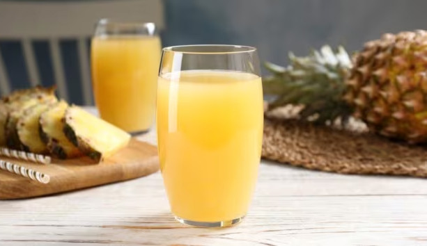 Nước ép dứa sẽ đưa vị giác của bạn đến một thiên đường bên bờ biển. (Ảnh: ITN).