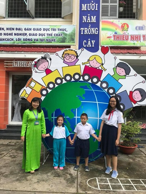 Mỗi chi tiết, mỗi hoạt cảnh, từng tiểu khu trang trí đều hướng đến sự thân thiện, giao thoa giữa học sinh- giáo viên và trường học