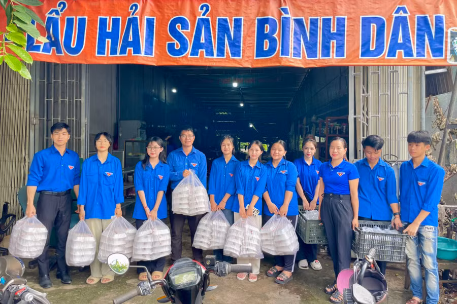 Các đoàn viên, thanh niên hết mình vì một kỳ thi thành công.