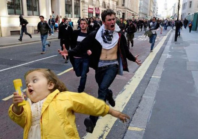 Nóng chảy mỡ, chị em tìm cách tắm nắng mọi lúc mọi nơi hình ảnh 8 nong chay mo, chi em tim cach tam nang moi luc moi noi hinh anh 8