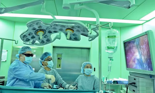 Ứng dụng phẫu thuật nội soi 3D: Cứu cánh cho bệnh nhân u nang thận