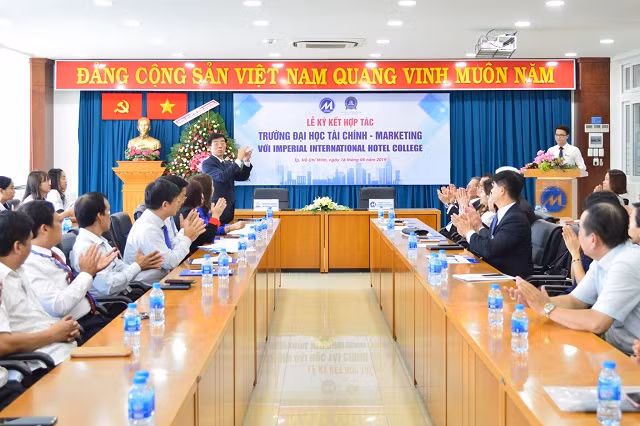 Quang cảnh buổi ký kết hợp tác đào tạo nhân lực chuẩn quốc tế ngành Du lịch- Khách sạn giữa UFM và tập đoàn Imperial