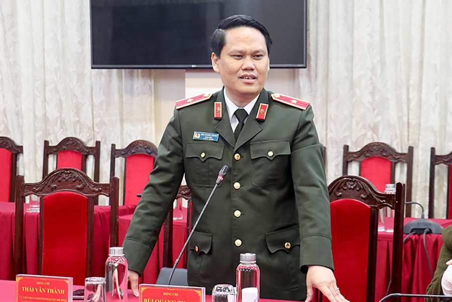 Thiếu tướng Bùi Quang Thanh - Giám đốc Công an tỉnh Nghệ An phát biểu nhận nhiệm vụ. (Ảnh: Kim Oanh) Thiếu tướng Bùi Quang Thanh - Giám đốc Công an tỉnh Nghệ An phát biểu nhận nhiệm vụ. (Ảnh: Kim Oanh)