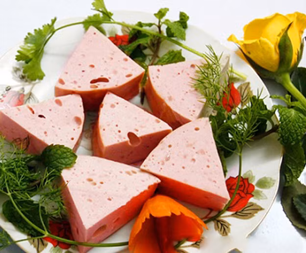 Bật mí cách bày đĩa giò chả đẹp cho nàng dâu đảm 