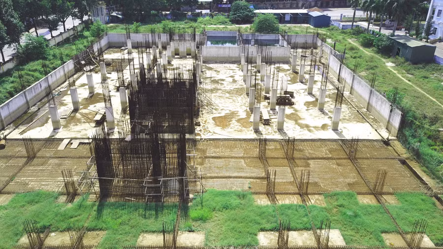 Sau hơn 6 năm kể từ ngày khởi công, dự án Khu y tế nghìn tỉ đồng mới chỉ xây phần móng rồi bỏ hoang hoá.