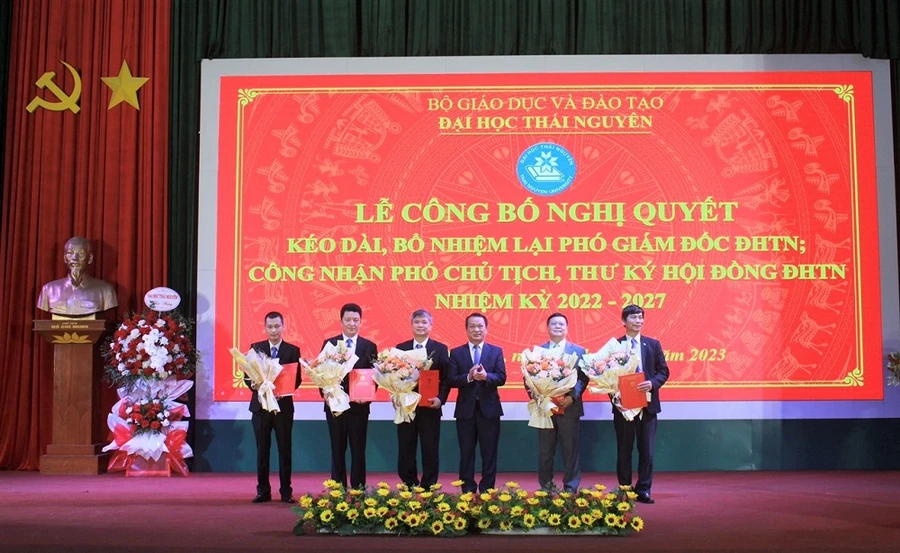 Đại học Thái Nguyên công bố các nghị quyết về bổ nhiệm nhân sự.