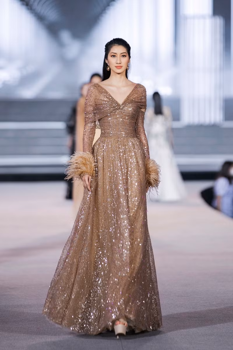 Bùng nổ đêm thời trang Miss World Việt Nam 2022 ảnh 9