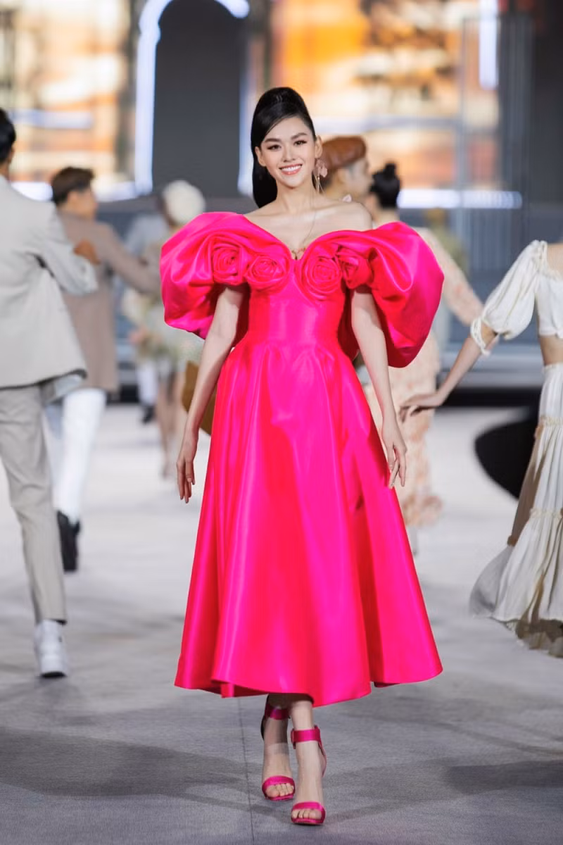 Bùng nổ đêm thời trang Miss World Việt Nam 2022 ảnh 3