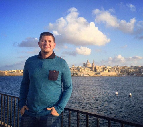 Muhamed mắc hội chứng Asperger giúp tiếp thu nhanh ngôn ngữ mới. nguoi-dan-ong-32-tuoi-noi-thanh-thao-56-thu-tieng-1