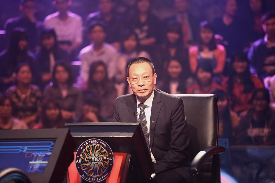 Hình ảnh quen thuộc mà khán giả thường thấy trong chương trình Ai là triệu phú do MC Lại Văn Sâm dẫn chương trình.