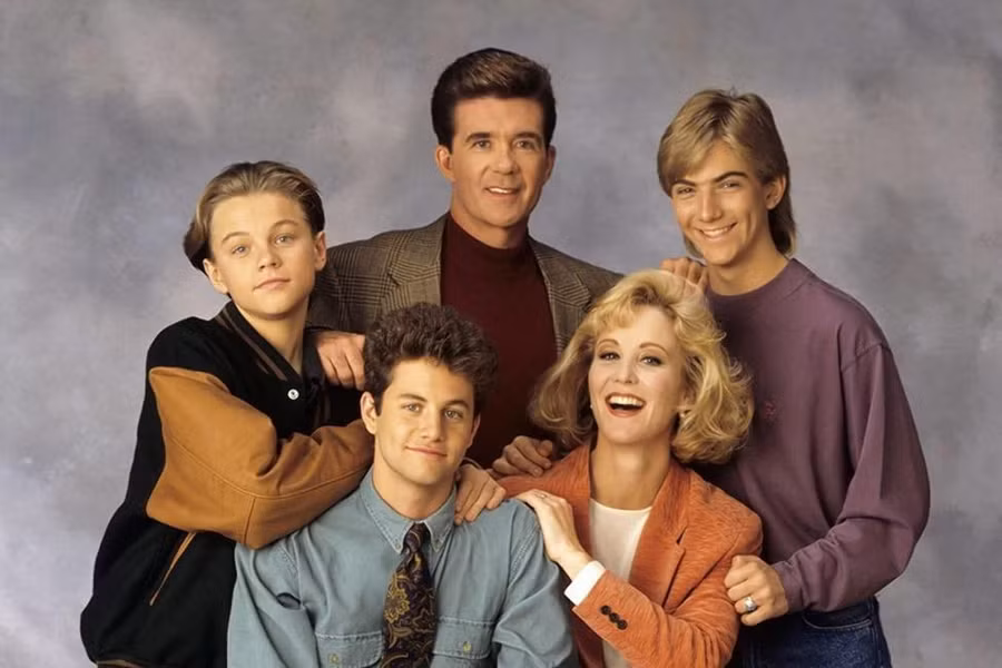 Leonardo DiCaprio - bên trái. Leonardo DiCaprio - bên trái.