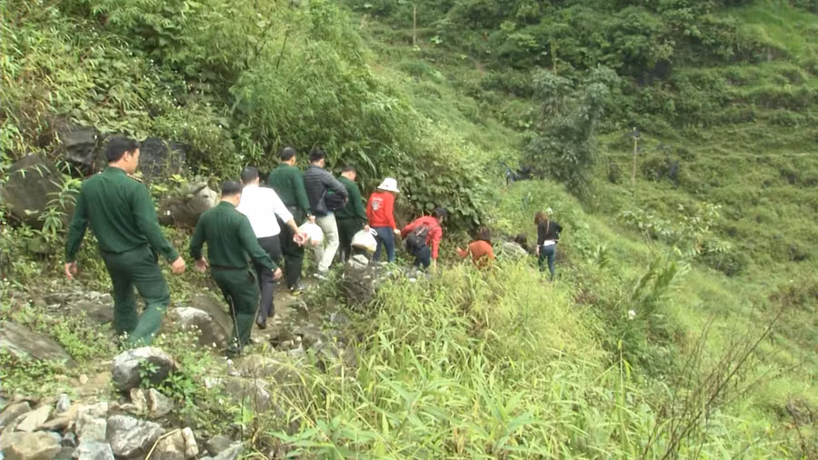 Đường tới điểm trường Vả Thàng, xã Tung Chung Phố, huyện Mường Khương Đường tới điểm trường Vả Thàng, xã Tung Chung Phố, huyện Mường Khương