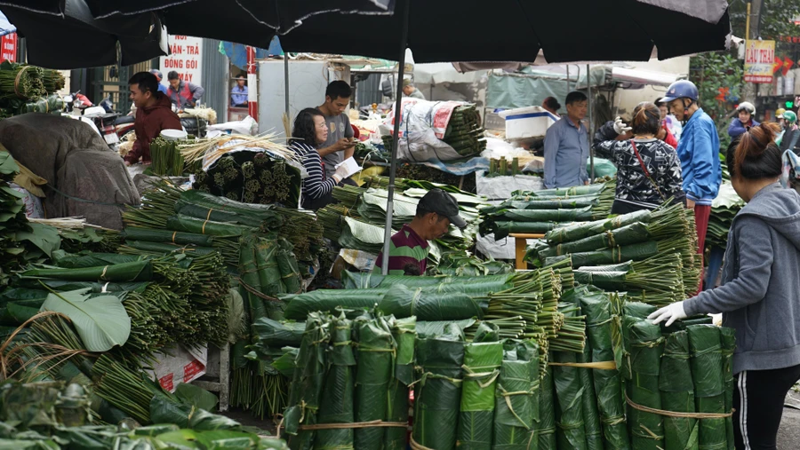 Bình thường phiên chợ lá dong được bắt đầu từ những ngày 23 tháng chạp.