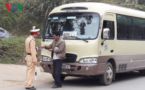 tài xế đùng đủ chiêu trò né tránh test nhanh ma túy trên tuyến lào cai hình 1 tai xe dung du chieu tro ne tranh test nhanh ma tuy tren tuyen lao cai hinh 1