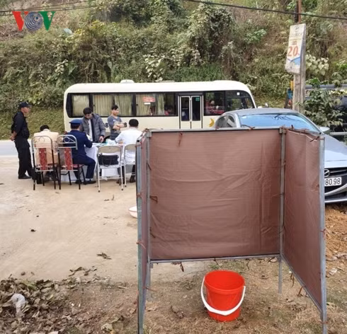 tài xế đùng đủ chiêu trò né tránh test nhanh ma túy trên tuyến lào cai hình 2 tai xe dung du chieu tro ne tranh test nhanh ma tuy tren tuyen lao cai hinh 2