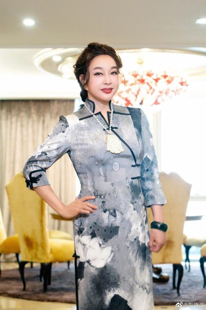 Nữ diễn viên từng gây xôn xao với ngoại hình khác lạ nhưng vẫn giữ được nét trẻ trung so với tuổi thật. Ảnh: Weibo. Nữ diễn viên từng gây xôn xao với ngoại hình khác lạ nhưng vẫn giữ được nét trẻ trung so với tuổi thật. Ảnh: Weibo.