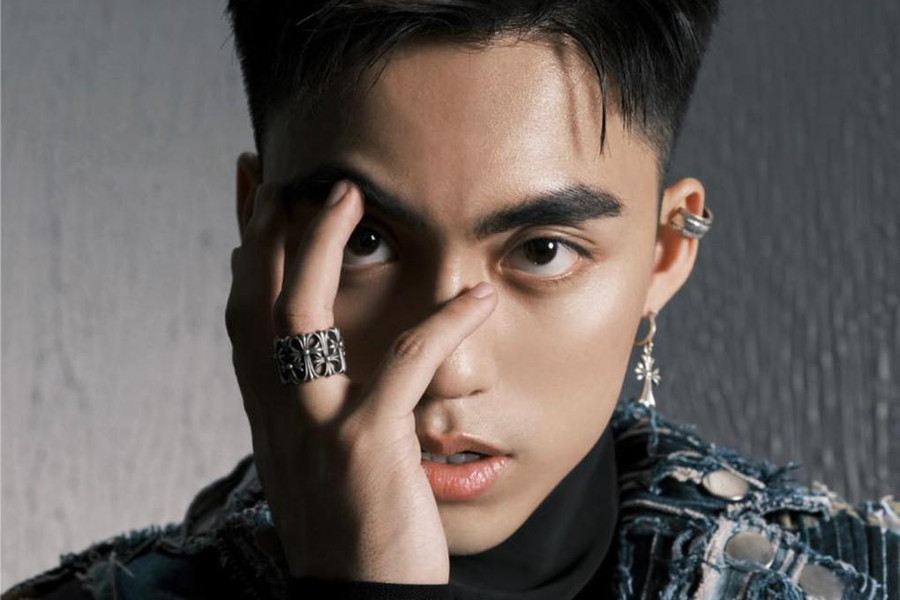 Việt Hoàng trong tạo hình giới thiệu album mới.