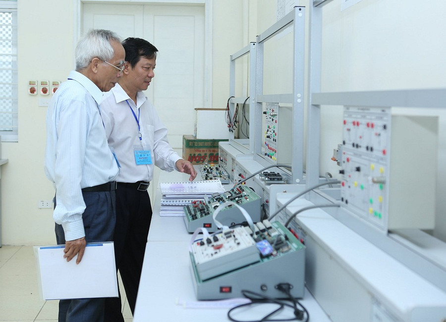 NGƯT.PGS.TS Phạm Việt Bình luôn trăn trở tìm ra những phương pháp, giải pháp tốt nhất góp phần nâng cao chất lượng đào tạo và nghiên cứu khoa học NGƯT.PGS.TS Phạm Việt Bình luôn trăn trở tìm ra những phương pháp, giải pháp tốt nhất góp phần nâng cao chất lượng đào tạo và nghiên cứu khoa học