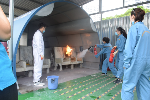 Giờ học thực hành xử lý những tình huống khẩn cấp trên máy bay Giờ học thực hành xử lý những tình huống khẩn cấp trên máy bay