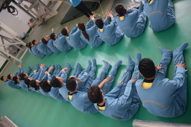 Giờ học thực hành cầu trượt thoát hiểm trên máy bay Giờ học thực hành cầu trượt thoát hiểm trên máy bay