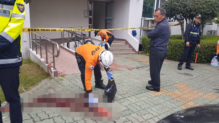 buc tuc vi bi cham luong, nguoi dan ong dot luon chung cu, dam chet 5 nguoi hinh anh 1