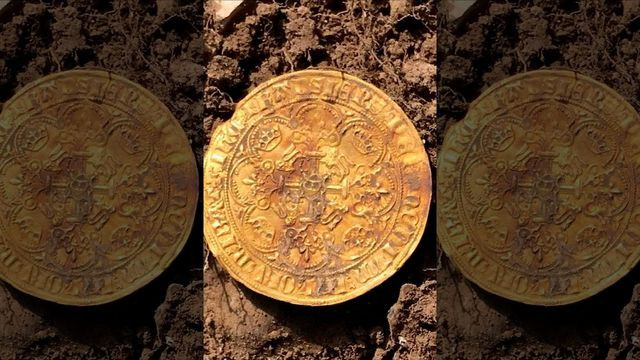 Đào được kho báu đầy tiền vàng từ thế kỷ 14 trị giá gần 5 tỷ đồng - 2 Đào được kho báu đầy tiền vàng từ thế kỷ 14 trị giá gần 5 tỷ đồng - 2