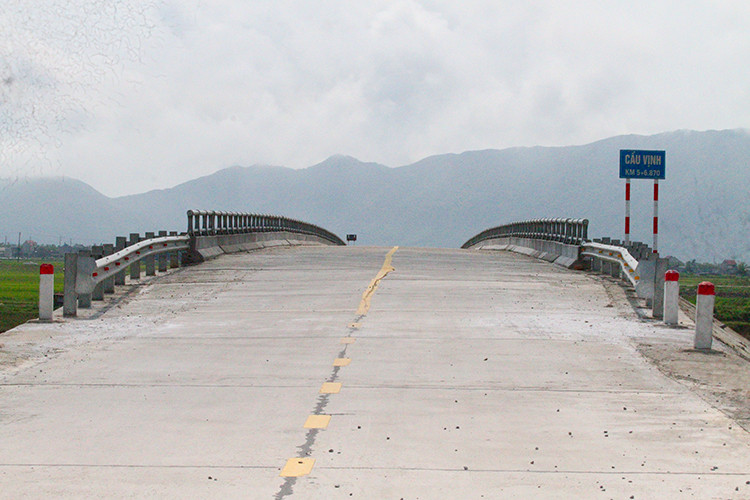 Công trình đường di dân vùng lũ ở xã Kỳ Thọ. Ảnh: Đức Hùng. Công trình đường di dân vùng lũ ở xã Kỳ Thọ. Ảnh: Đức Hùng