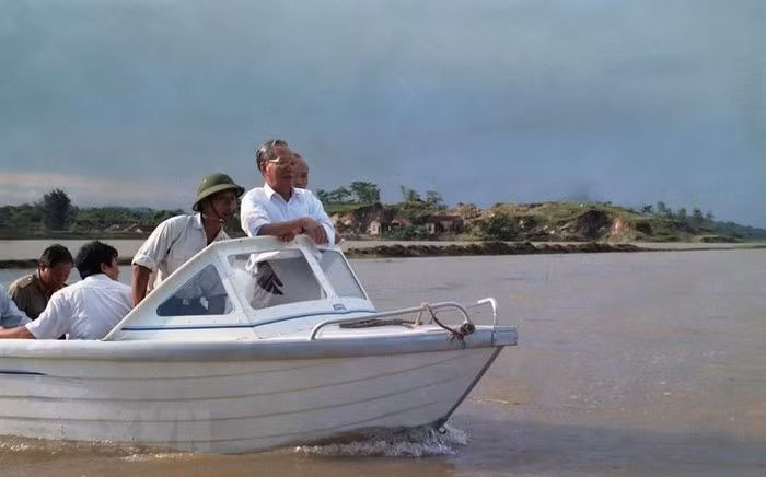 Hình ảnh về hoạt động đối nội của nguyên Chủ tịch nước Lê Đức Anh ảnh 26