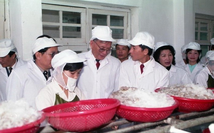 Hình ảnh về hoạt động đối nội của nguyên Chủ tịch nước Lê Đức Anh ảnh 17 Hình ảnh về hoạt động đối nội của nguyên Chủ tịch nước Lê Đức Anh ảnh 17