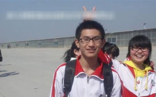 Hậu quả khi nhờ cư dân mạng sửa ảnh ảnh 3 Chỉnh sửa cho cô gái bên cạnh trở lên hài hước hơn...