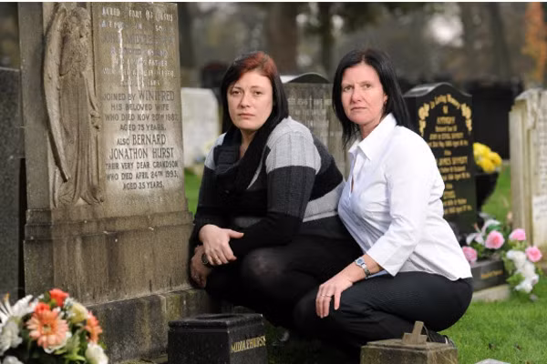 Kinh hoàng mẹ ruột giấu xác con trong thùng rác