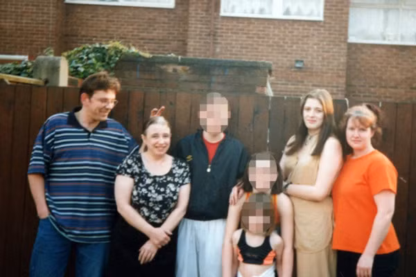 Kinh hoàng mẹ ruột giấu xác con trong thùng rác