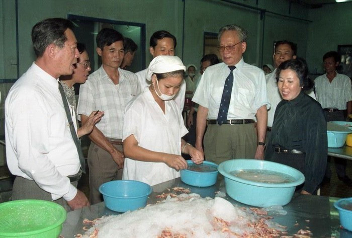 Hình ảnh về hoạt động đối nội của nguyên Chủ tịch nước Lê Đức Anh ảnh 14 Hình ảnh về hoạt động đối nội của nguyên Chủ tịch nước Lê Đức Anh ảnh 14